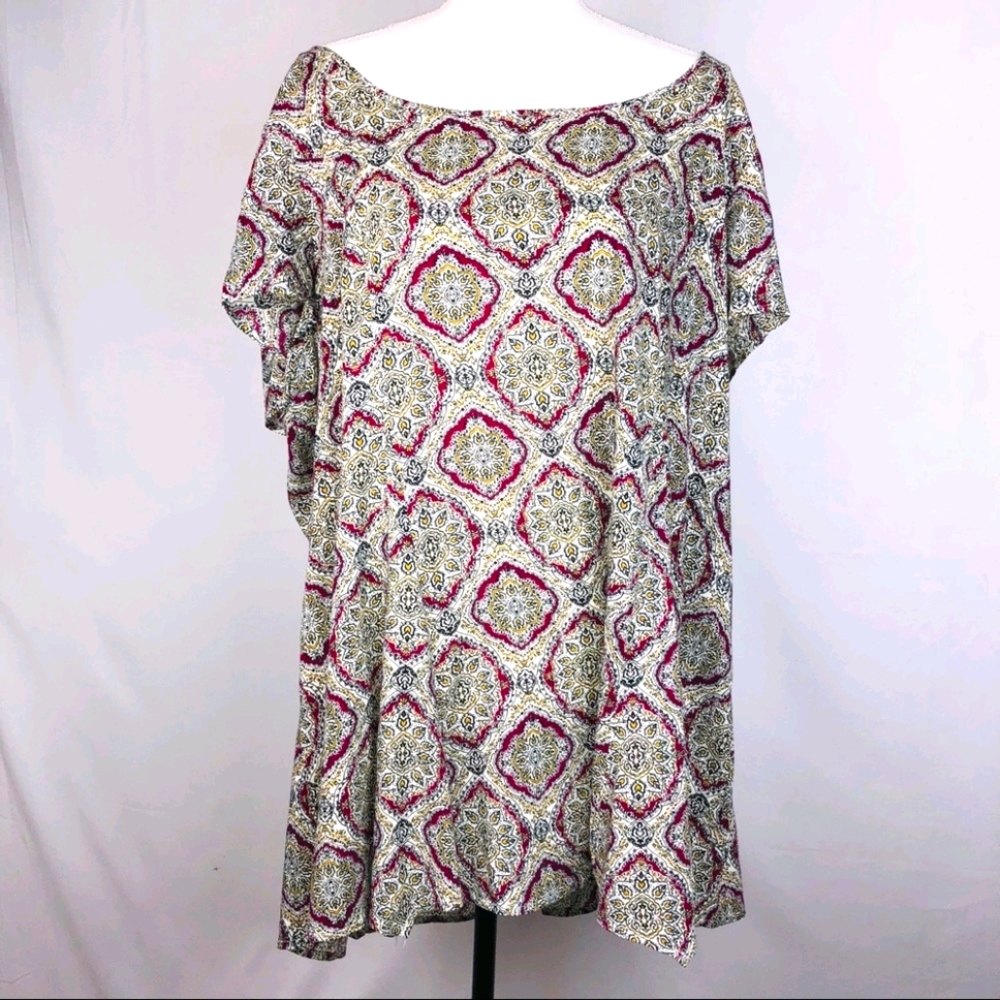 Torrid Printed Short Sleeve Blouse Size 2 (2X)